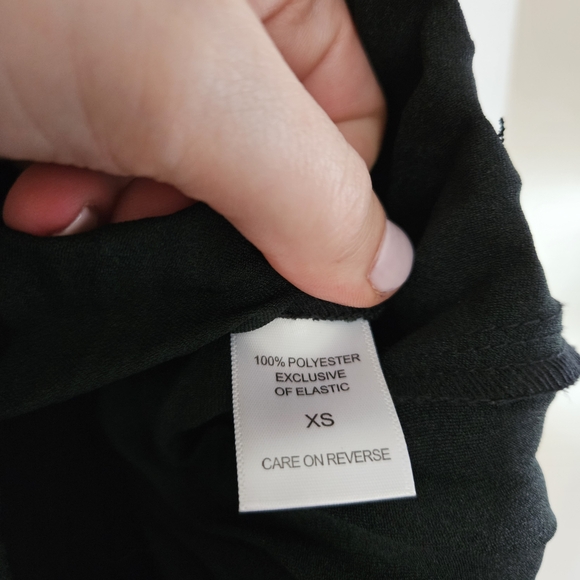 Elegant Black Pleated Skirt - Picture 7 of 9